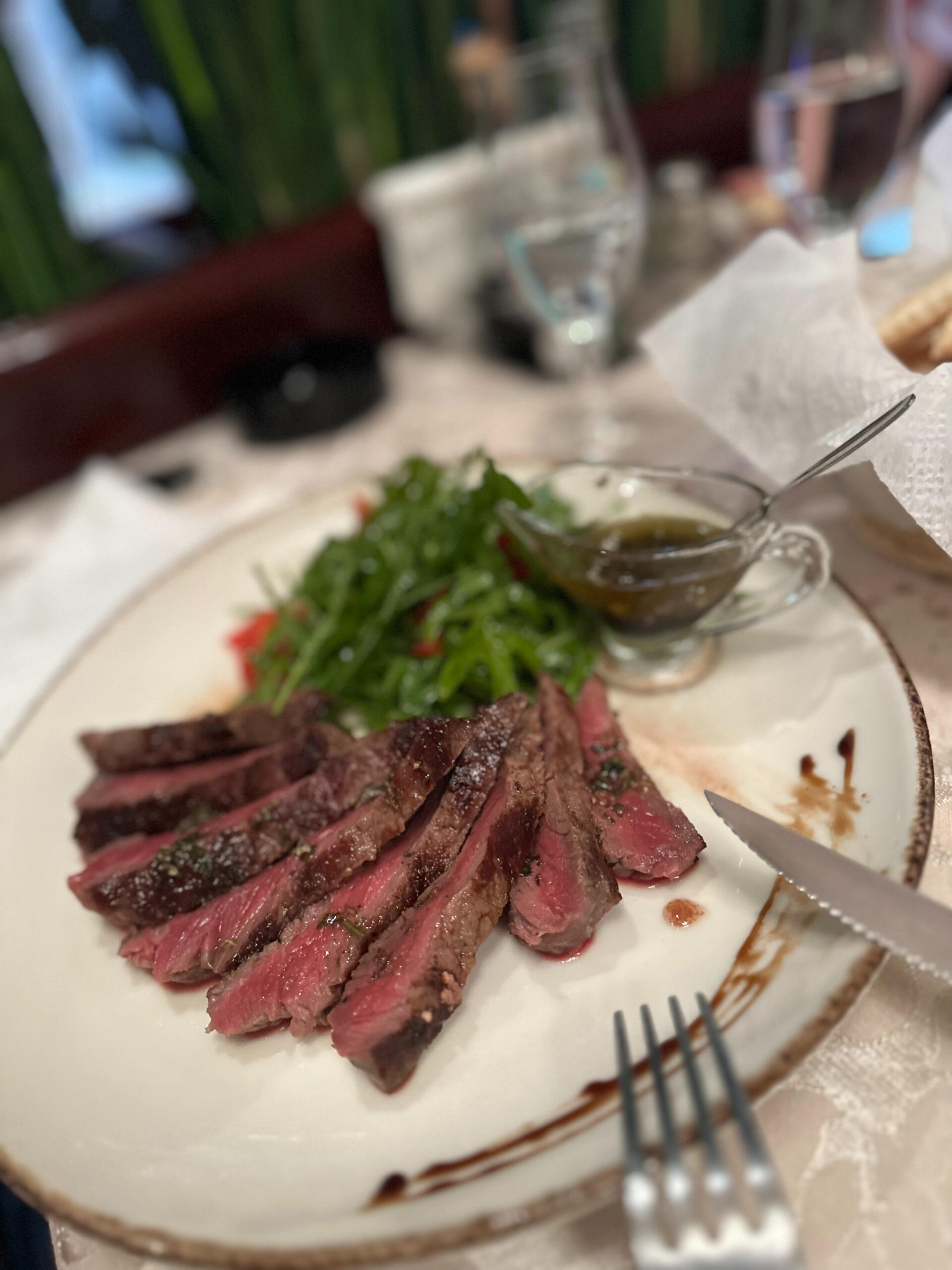 Savršeno pečen biftek sa rukola salatom